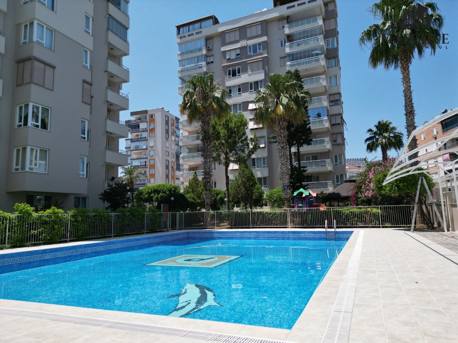 Özpınarlar Nazlıbahçe Havuzlu Site İçi Ara Katta Satılık Daire